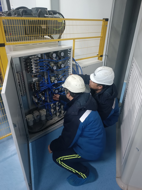 1. 天津，自控事業(yè)部竇增濤、趙強(qiáng)磊正在BOPA成套裝置及服務(wù)采購(gòu)項(xiàng)目上進(jìn)行調(diào)試.jpg